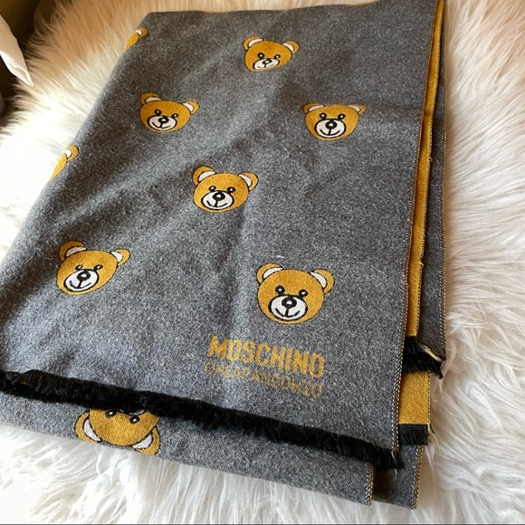 Moschino Accessories - FINAL PRICE** Moschino Teddy Bead Head Shawl